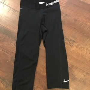 Nike pro cropped black leggings